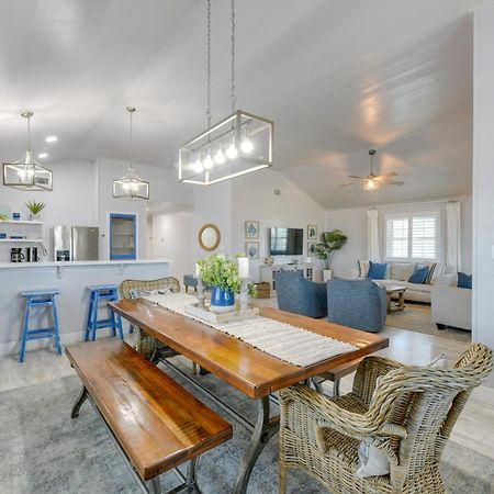 Trendy Port Aransas Home With Private Pool And Deck! 외부 사진