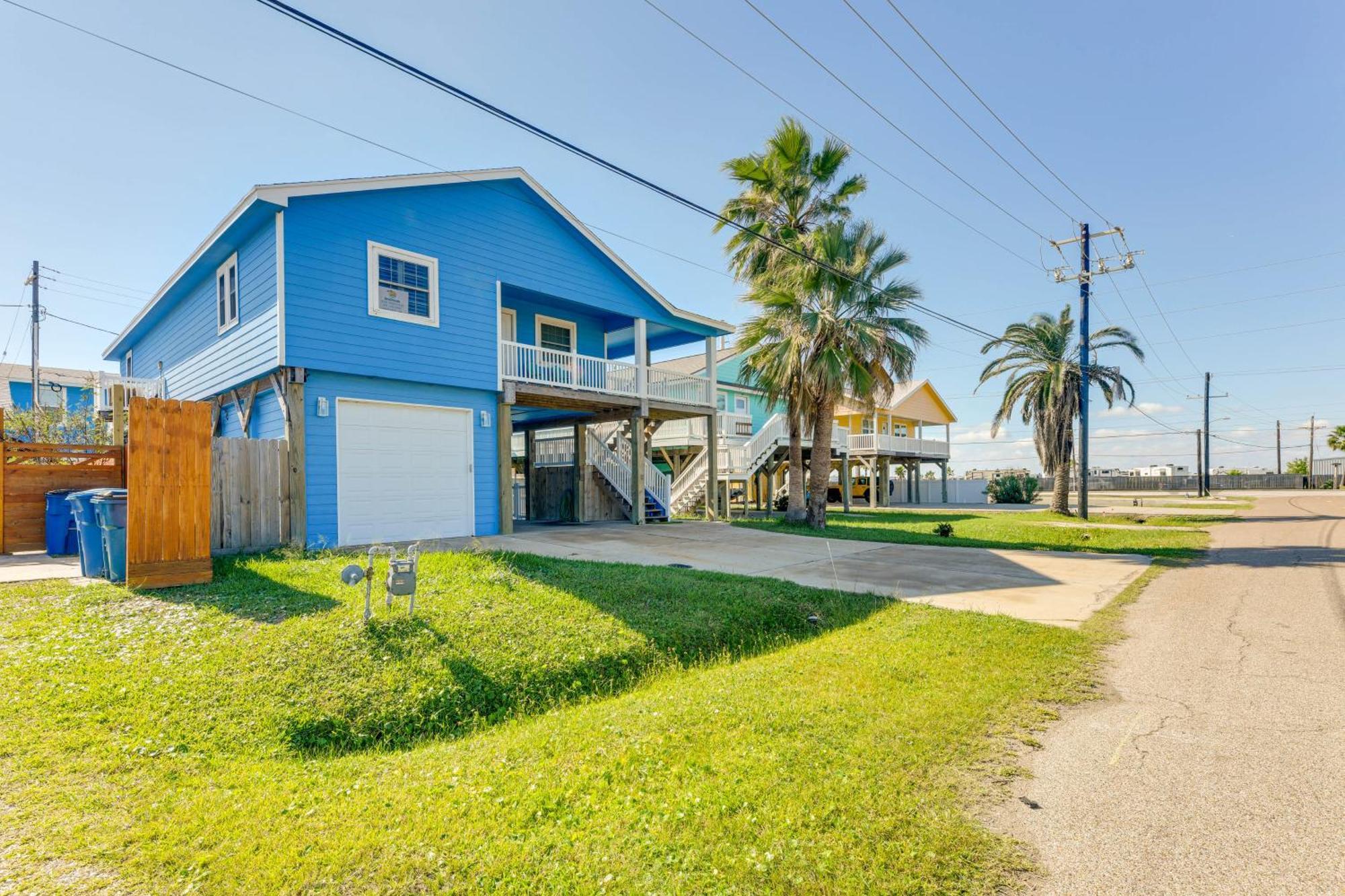 Trendy Port Aransas Home With Private Pool And Deck! 외부 사진