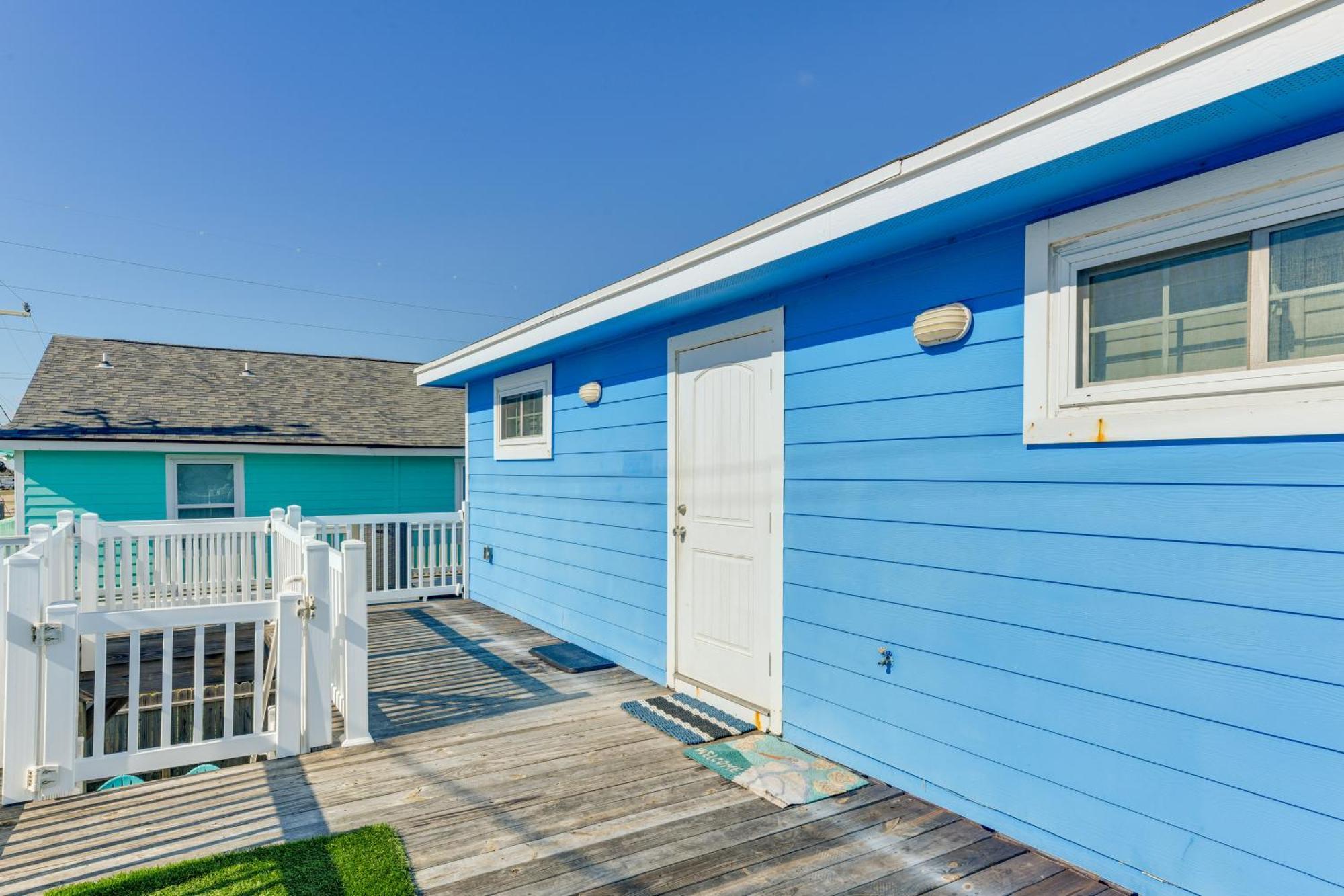 Trendy Port Aransas Home With Private Pool And Deck! 외부 사진