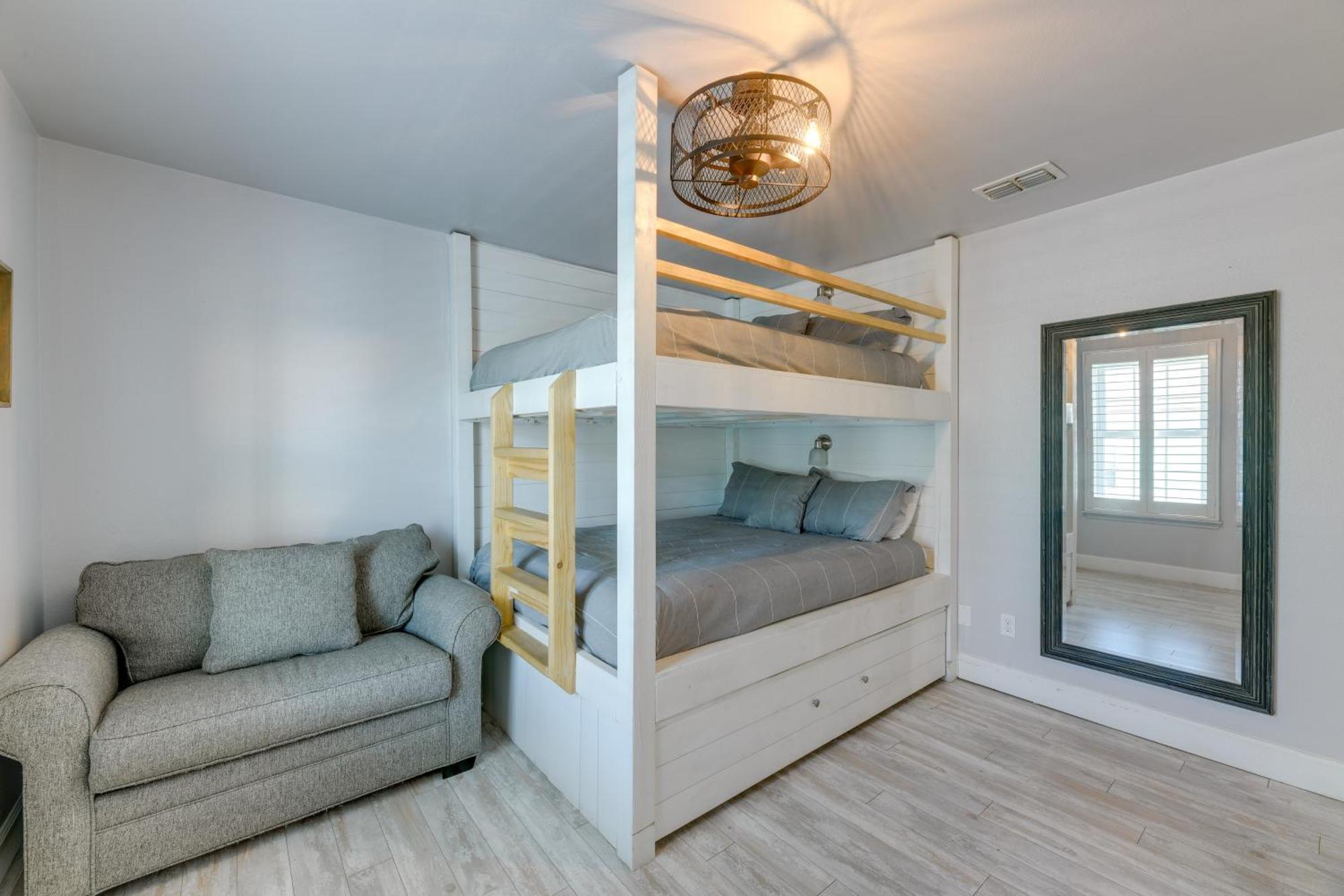 Trendy Port Aransas Home With Private Pool And Deck! 외부 사진