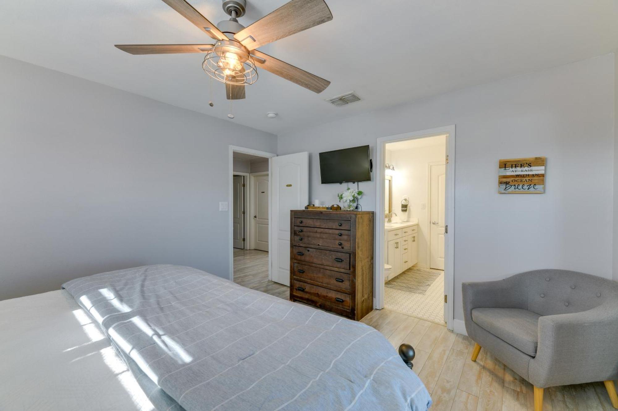 Trendy Port Aransas Home With Private Pool And Deck! 외부 사진