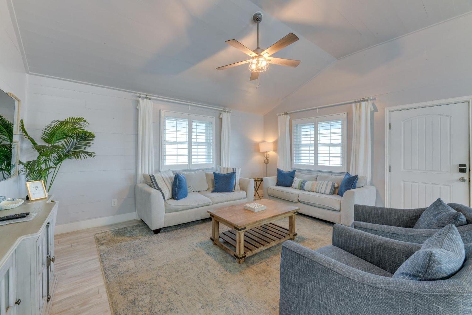 Trendy Port Aransas Home With Private Pool And Deck! 외부 사진