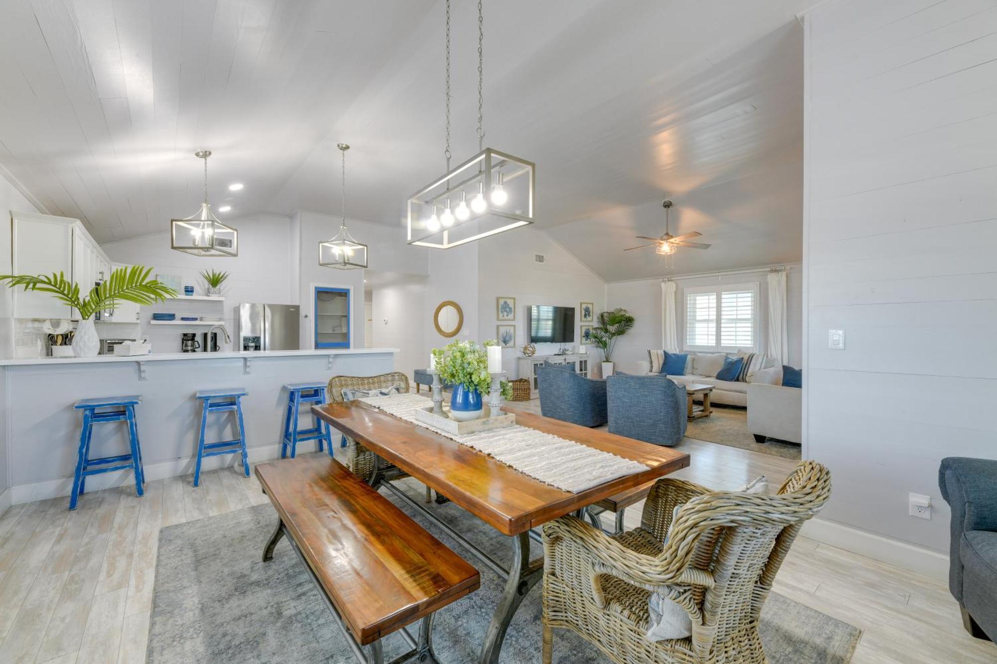 Trendy Port Aransas Home With Private Pool And Deck! 외부 사진